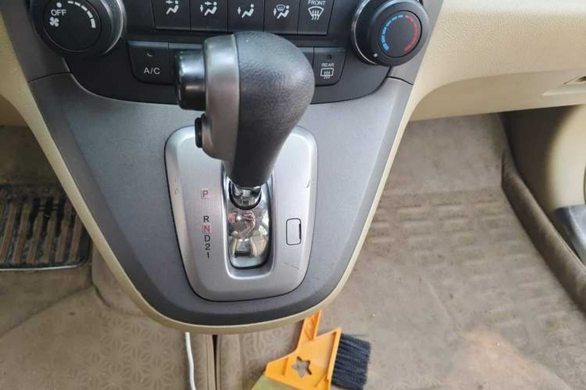 Used Honda CR-V 2010 2.0L automatic two-wheel drive urban version Gear Lever