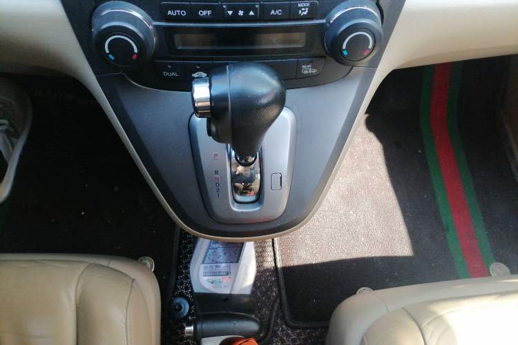 Used Honda CR-V 2010 2.4L Automatic Four-Wheel Drive Prestige Edition Gear Lever