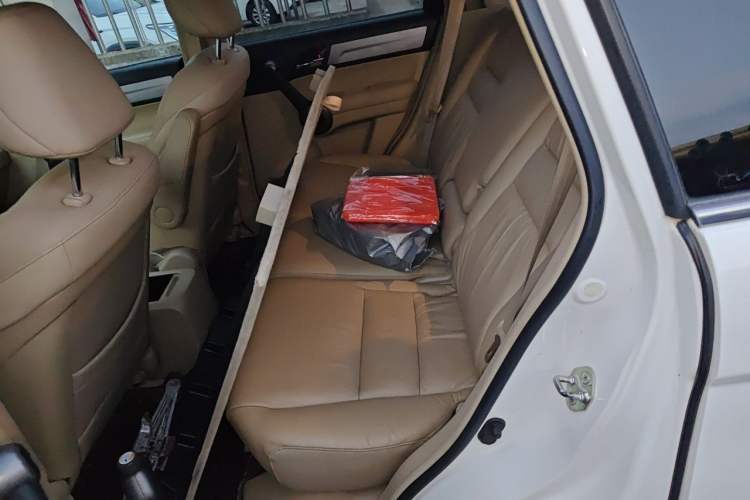 Used Honda CR-V 2010 2.4L automatic four-wheel drive luxury version Left Rear Seat