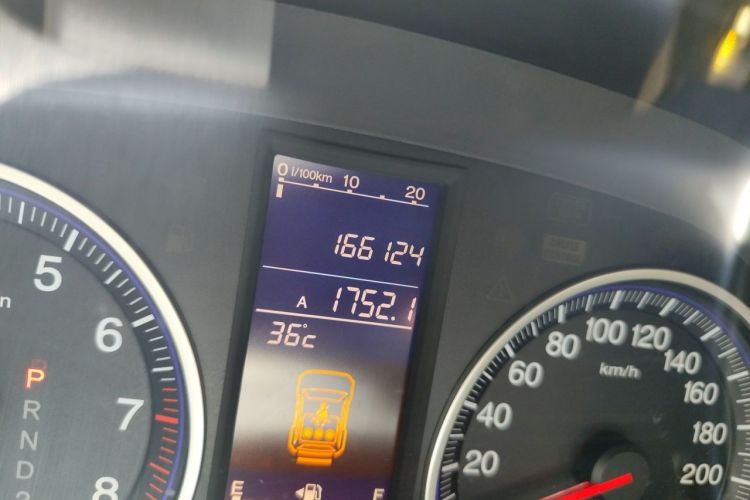 Used Honda CR-V 2010 2.0L automatic two-wheel drive urban version Odometer Close Up