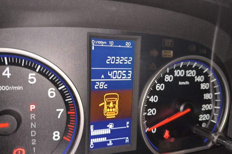 Used Honda CR-V 2010 2.0L automatic two-wheel drive urban version Odometer Close Up