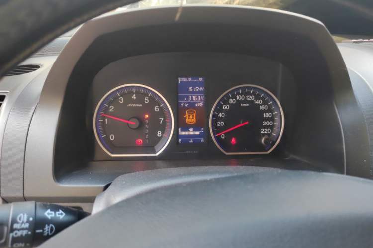 Used Honda CR-V 2010 2.4L automatic four-wheel drive luxury version Odometer Close Up