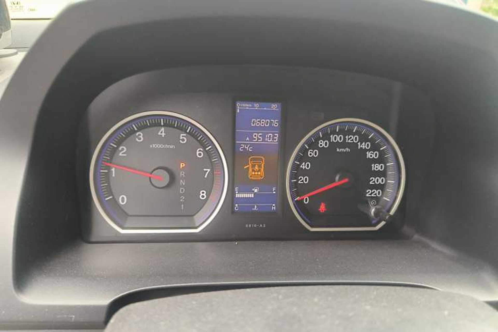 Used Honda CR-V 2010 2.0L automatic two-wheel drive urban version Odometer Close Up