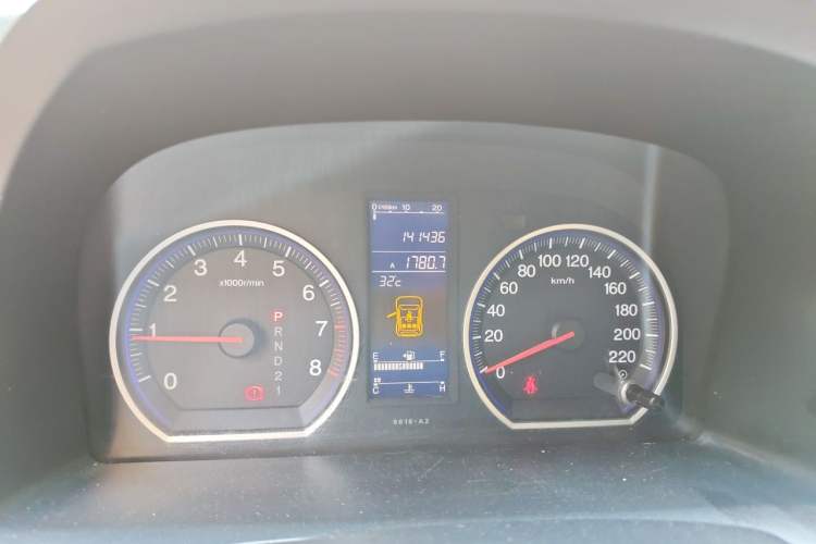 Used Honda CR-V 2010 2.0L Automatic Four-Wheel Drive Classic Edition Odometer Close Up
