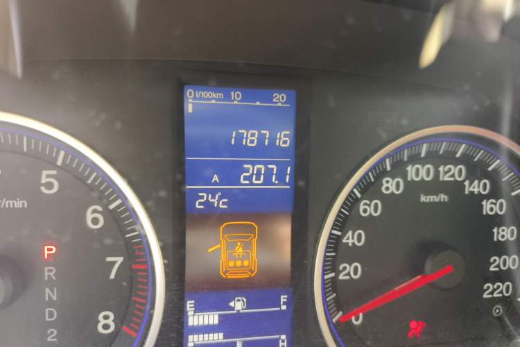 Used Honda CR-V 2010 2.0L Automatic Four-Wheel Drive Classic Edition Odometer Close Up