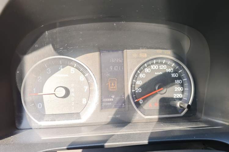 Used Honda CR-V 2010 2.0L automatic two-wheel drive urban version Odometer Close Up