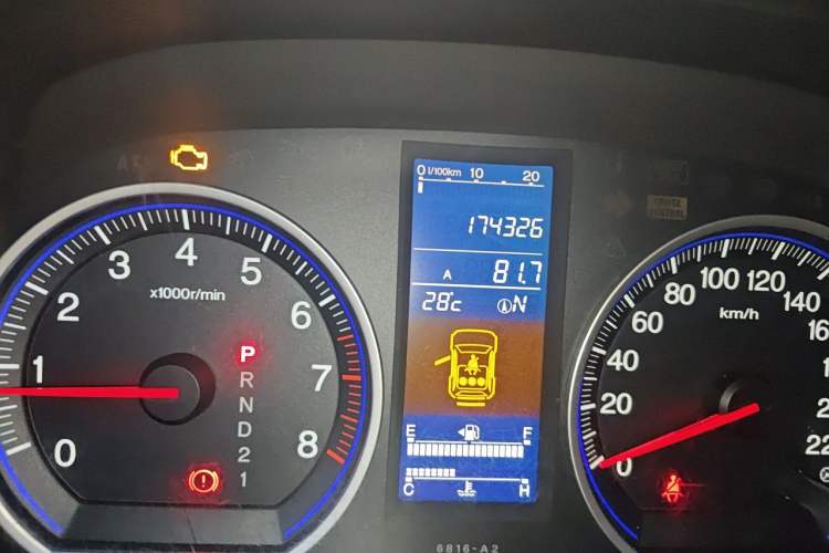Used Honda CR-V 2010 2.4L automatic four-wheel drive luxury version Odometer Close Up