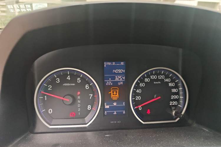 Used Honda CR-V 2010 2.4L automatic four-wheel drive luxury version Odometer Close Up