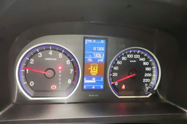 Used Honda CR-V 2010 2.4L automatic four-wheel drive luxury version Odometer Close Up