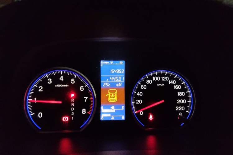Used Honda CR-V 2010 2.4L automatic four-wheel drive luxury version Odometer Close Up