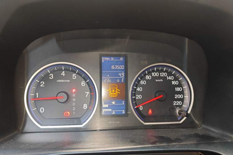 Used Honda CR-V 2010 2.4L automatic four-wheel drive luxury version Odometer Close Up