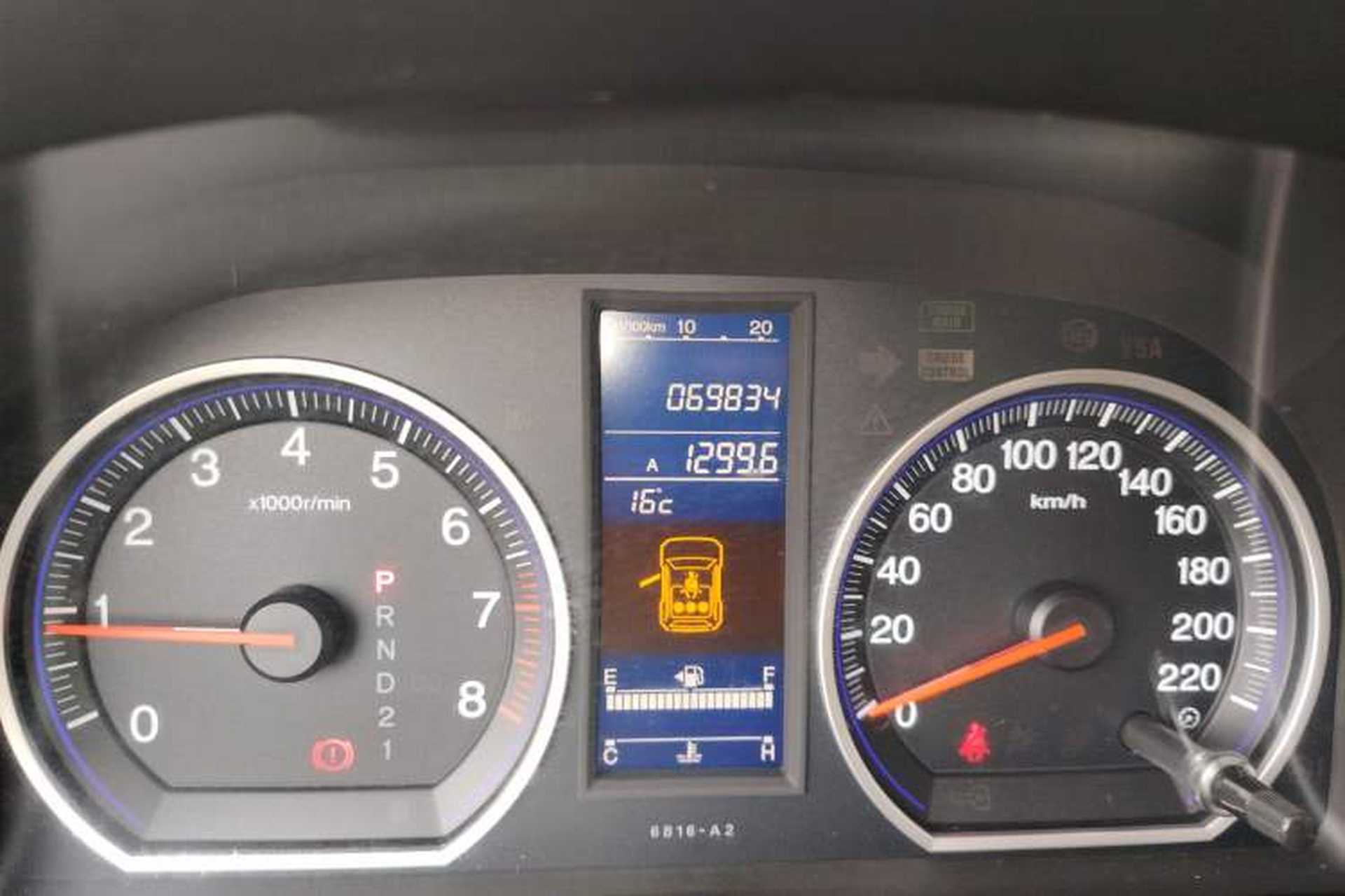 Used Honda CR-V 2010 2.0L automatic two-wheel drive urban version Odometer Close Up
