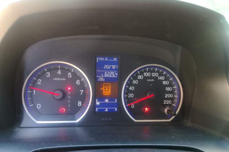 Used Honda CR-V 2010 2.0L automatic two-wheel drive urban version Odometer Close Up