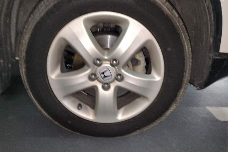 Used Honda CR-V 2010 2.0L automatic two-wheel drive urban version Right Front Wheel Hub
