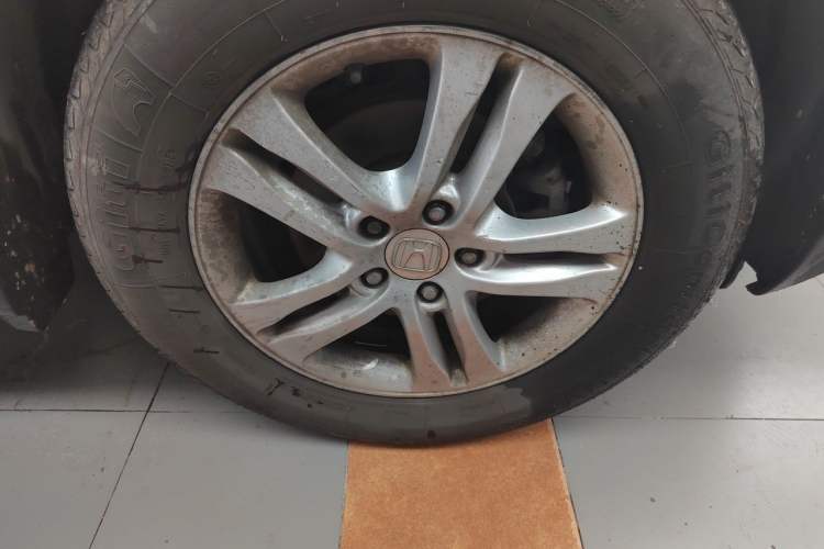 Used Honda CR-V 2010 2.4L automatic four-wheel drive luxury version Right Front Wheel Hub