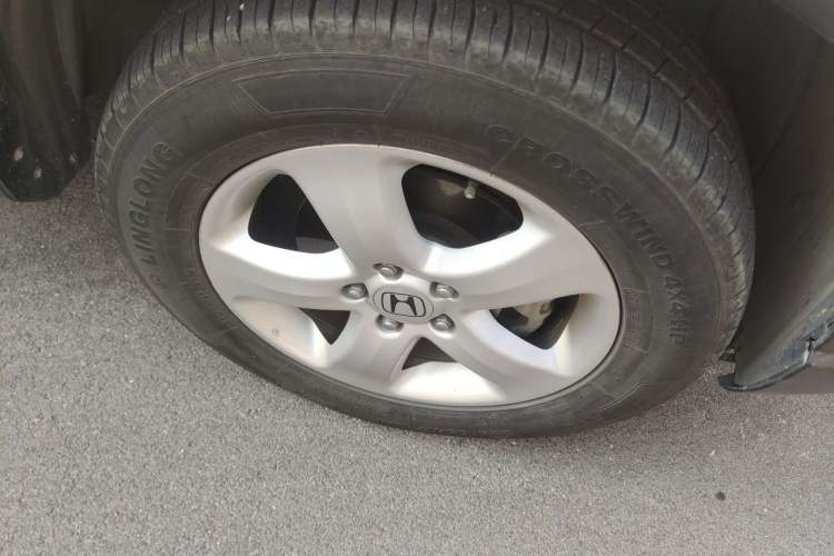 Used Honda CR-V 2010 2.0L automatic two-wheel drive urban version Right Front Wheel Hub