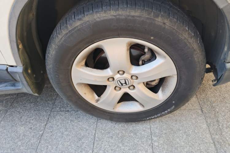 Used Honda CR-V 2010 2.0L automatic two-wheel drive urban version Right Front Wheel Hub