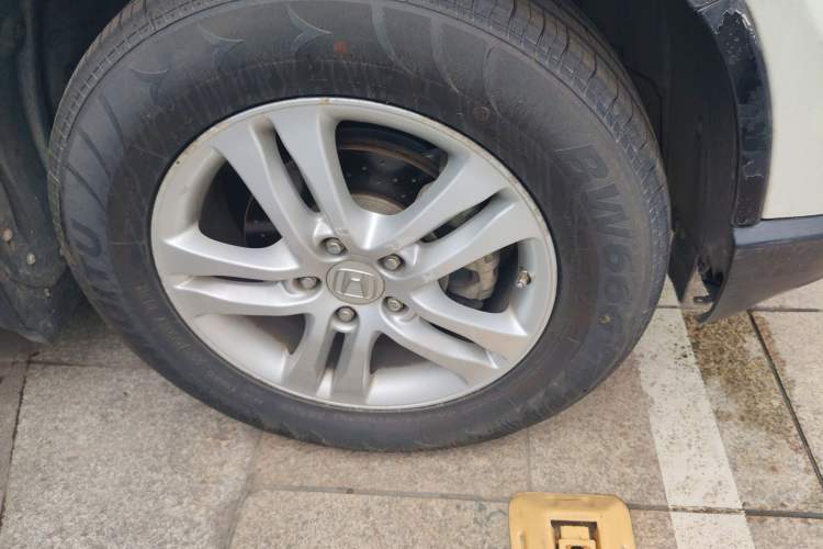 Used Honda CR-V 2010 2.4L automatic four-wheel drive luxury version Right Front Wheel Hub