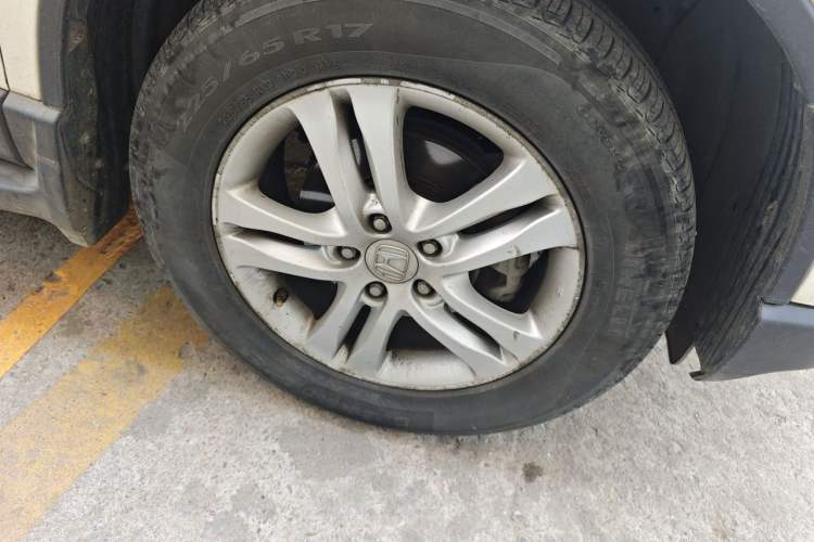 Used Honda CR-V 2010 2.4L automatic four-wheel drive luxury version Right Front Wheel Hub