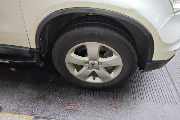 Used Honda CR-V 2010 2.0L automatic two-wheel drive urban version Right Front Wheel Hub