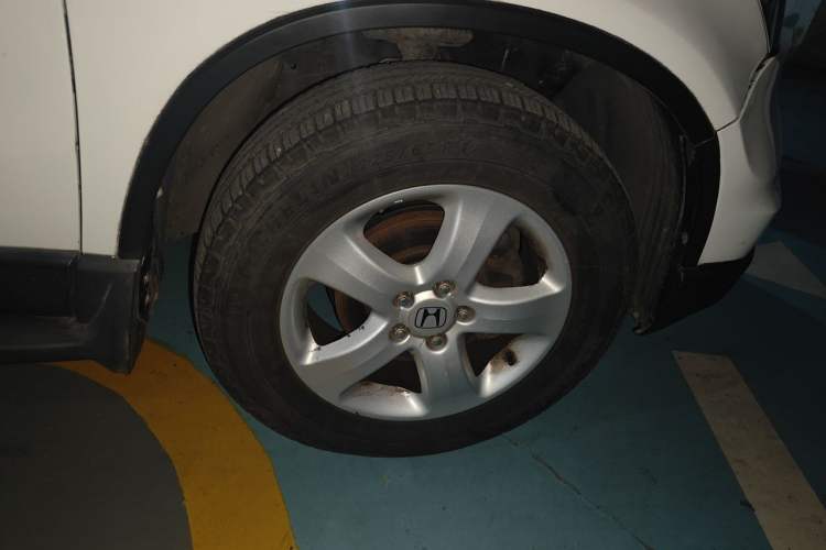 Used Honda CR-V 2010 2.0L automatic two-wheel drive urban version Right Front Wheel Hub
