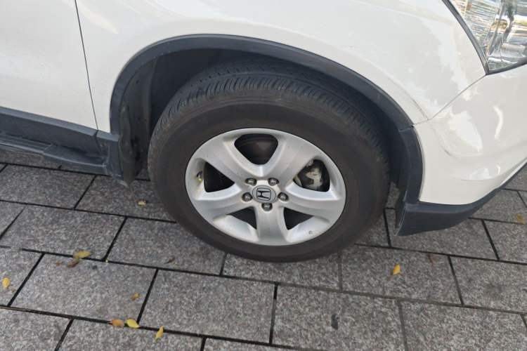 Used Honda CR-V 2010 2.0L automatic two-wheel drive urban version Right Front Wheel Hub