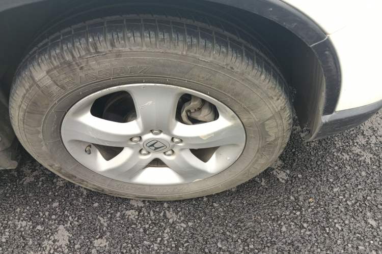 Used Honda CR-V 2010 2.0L automatic two-wheel drive urban version Right Front Wheel Hub