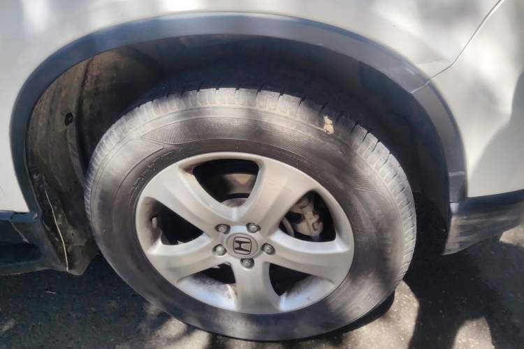 Used Honda CR-V 2010 2.0L automatic two-wheel drive urban version Right Front Wheel Hub