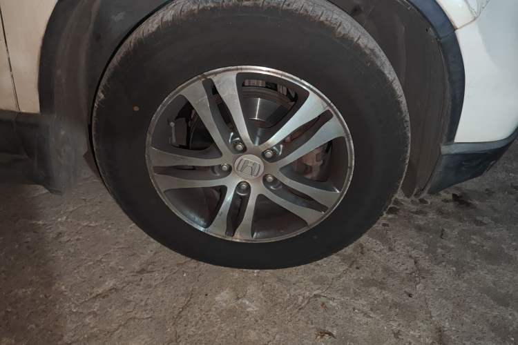 Used Honda CR-V 2010 2.4L automatic four-wheel drive luxury version Right Front Wheel Hub