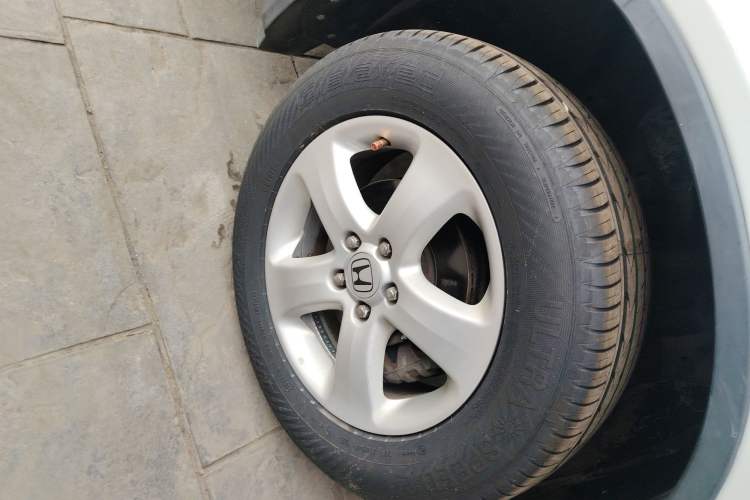 Used Honda CR-V 2010 2.0L automatic two-wheel drive urban version Right Front Wheel Hub