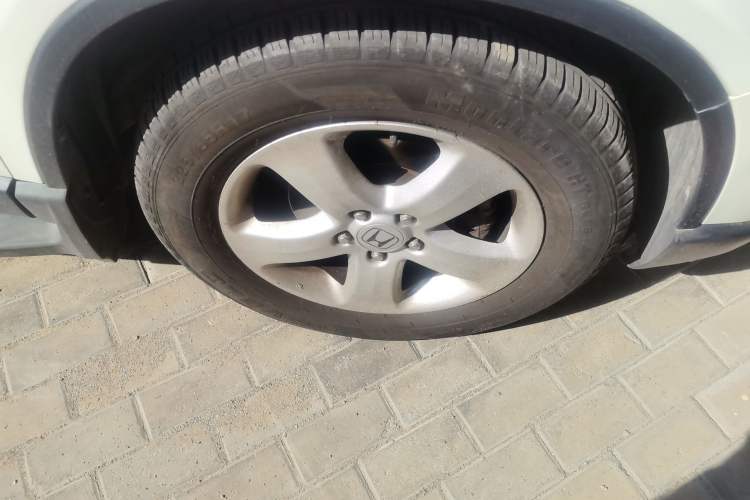 Used Honda CR-V 2010 2.0L automatic two-wheel drive urban version Right Front Wheel Hub