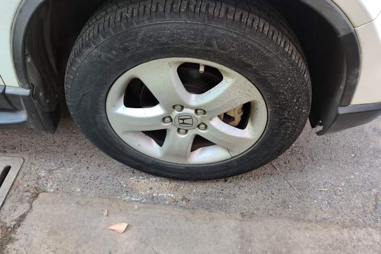 Used Honda CR-V 2010 2.0L automatic two-wheel drive urban version Right Front Wheel Hub