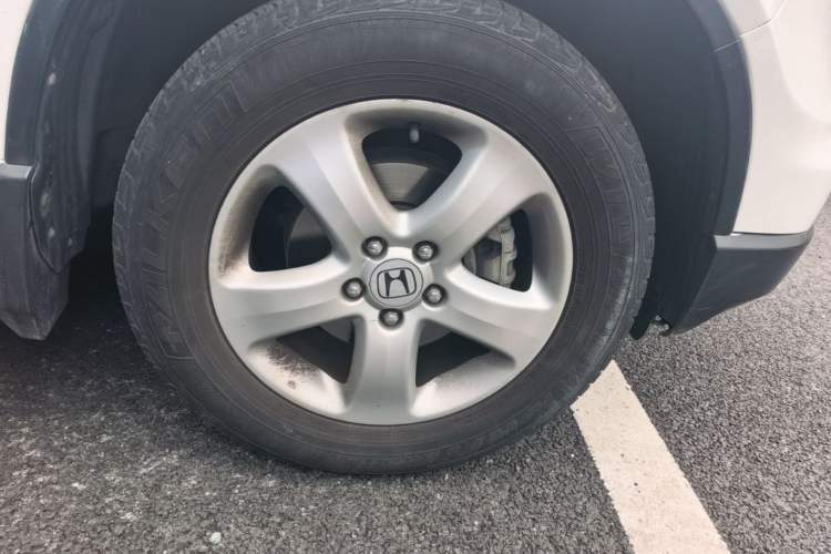 Used Honda CR-V 2010 2.0L automatic two-wheel drive urban version Right Front Wheel Hub