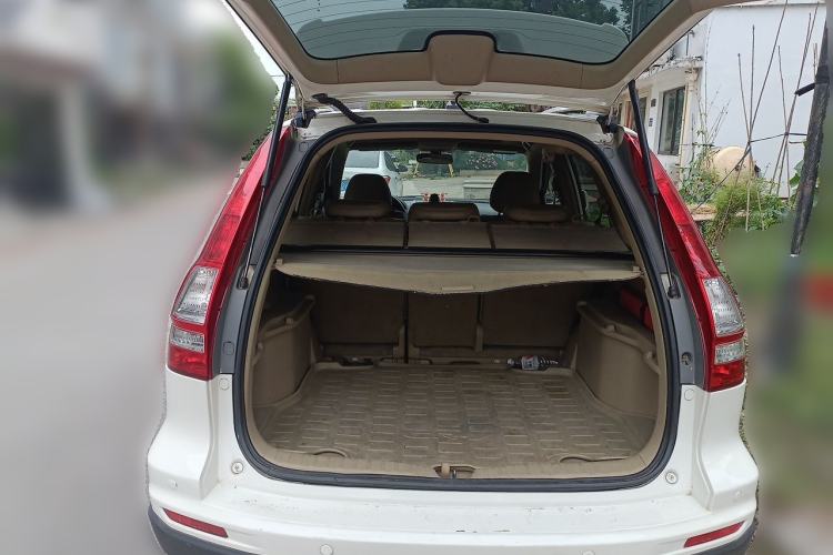 Used Honda CR-V 2010 2.4L automatic four-wheel drive luxury version Trunk