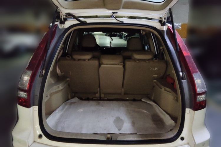 Used Honda CR-V 2010 2.4L automatic four-wheel drive luxury version Trunk