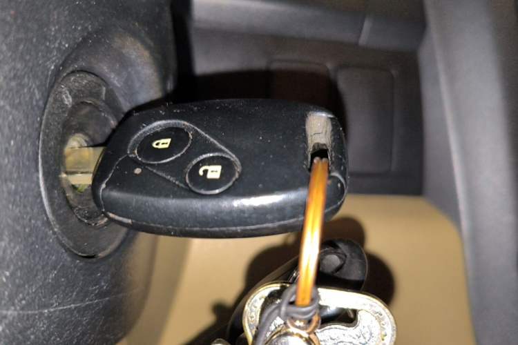 Used Honda CR-V 2010 2.0L automatic two-wheel drive urban version Vehicle Key