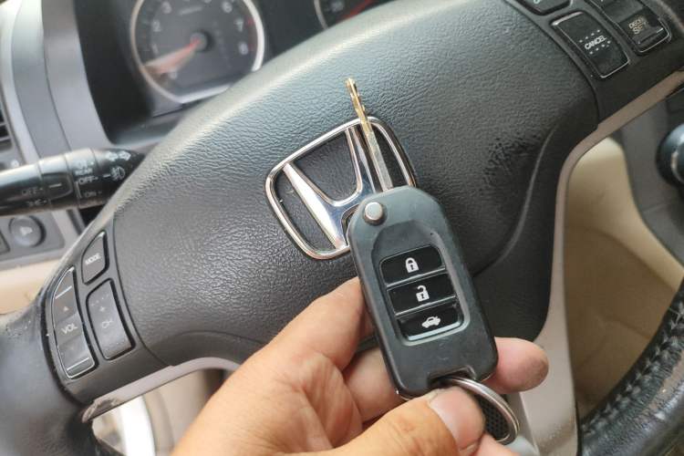 Used Honda CR-V 2010 2.4L automatic four-wheel drive luxury version Vehicle Key