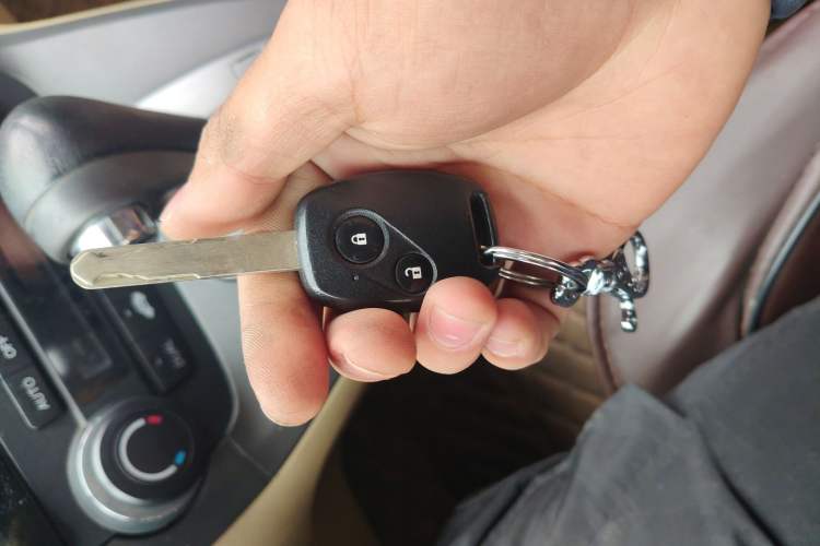 Used Honda CR-V 2010 2.4L automatic four-wheel drive luxury version Vehicle Key