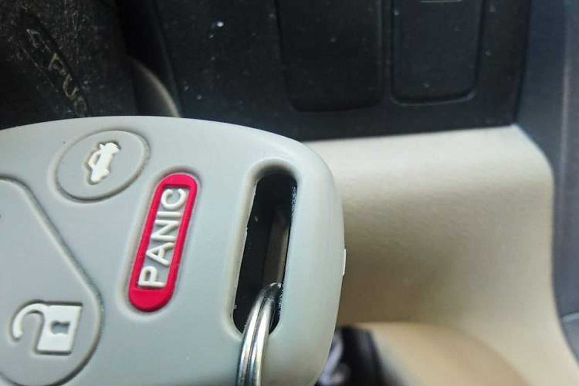 Used Honda CR-V 2010 2.4L automatic four-wheel drive luxury version Vehicle Key