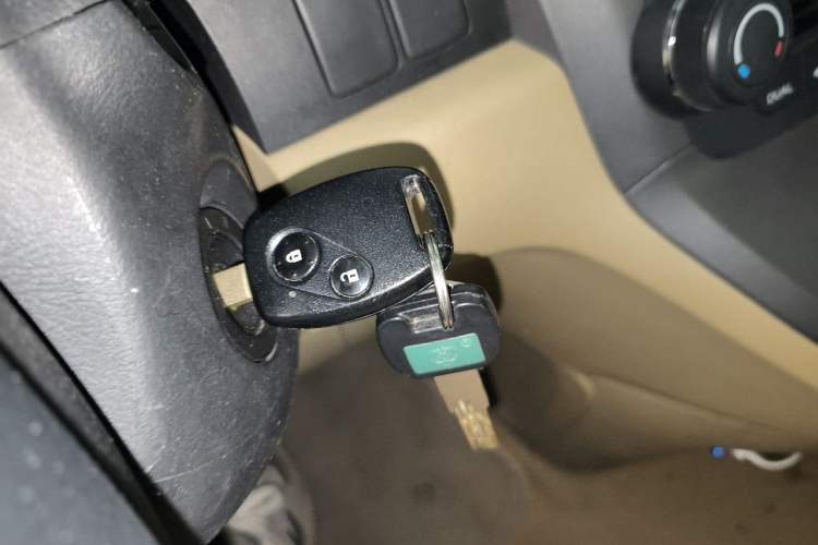 Used Honda CR-V 2010 2.4L automatic four-wheel drive luxury version Vehicle Key