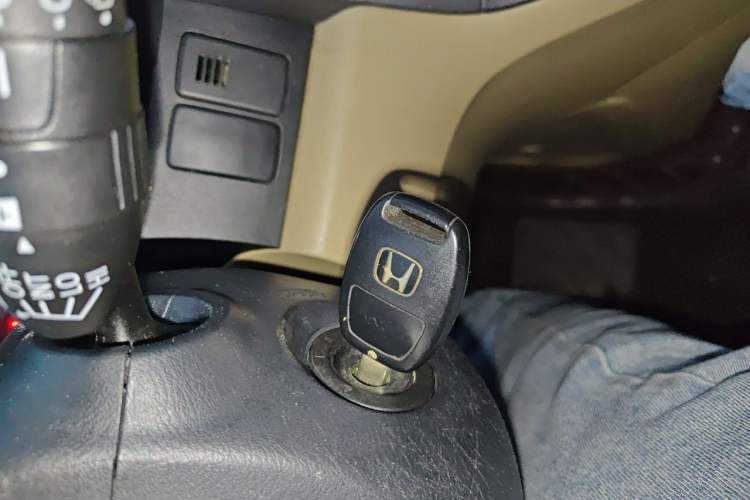 Used Honda CR-V 2010 2.4L automatic four-wheel drive luxury version Vehicle Key