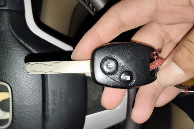 Used Honda CR-V 2010 2.4L automatic four-wheel drive luxury version Vehicle Key
