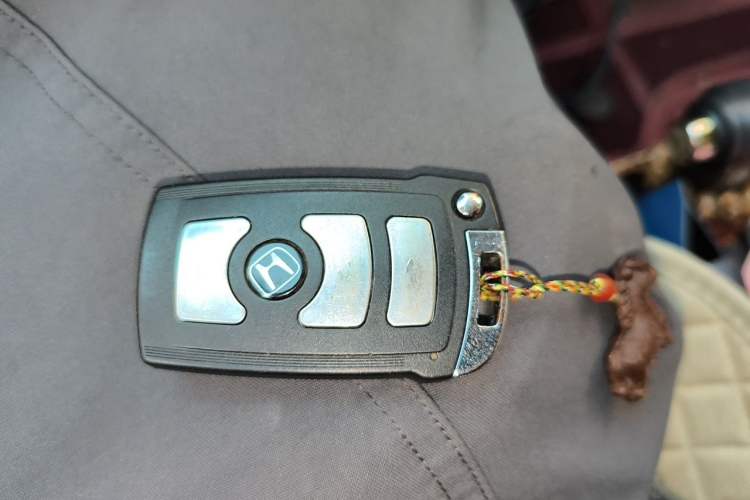 Used Honda CR-V 2010 2.0L automatic two-wheel drive urban version Vehicle Key