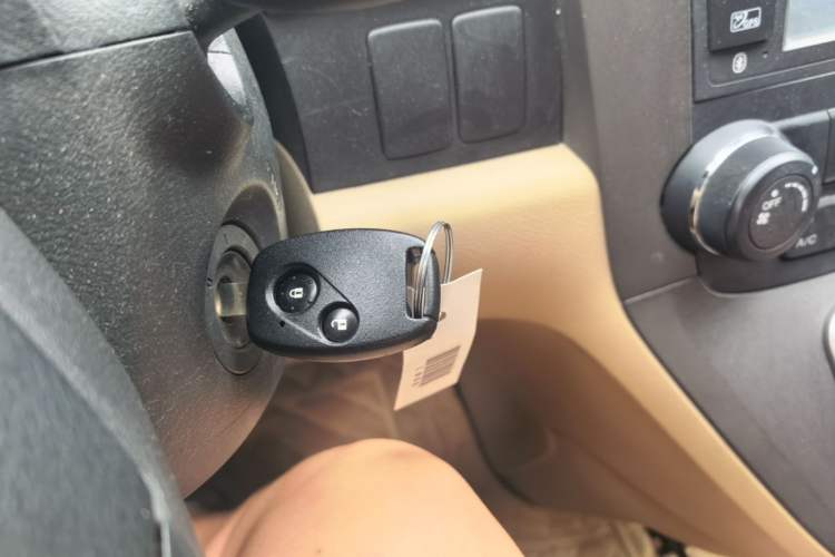 Used Honda CR-V 2010 2.0L automatic two-wheel drive urban version Vehicle Key