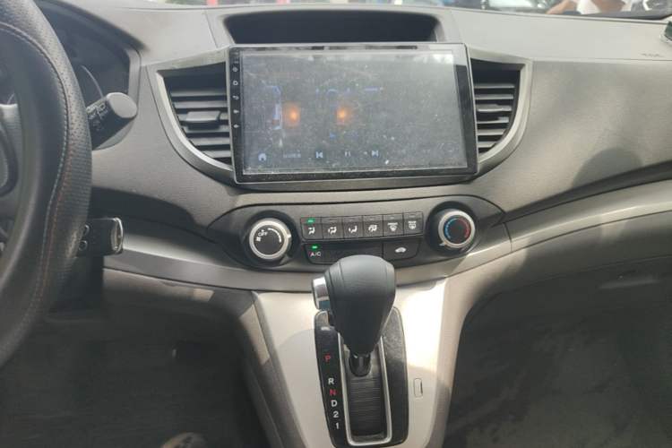 Used Honda CR-V 2012 2.0L two-wheel drive urban version Audio And AC Panel