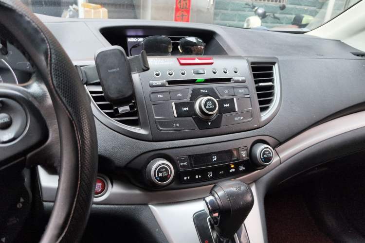Used Honda CR-V 2012 2.4L four-wheel drive luxury version Audio And AC Panel