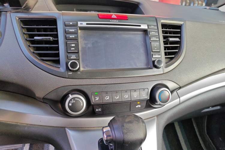 Used Honda CR-V 2012 2.0L two-wheel drive urban version Audio And AC Panel