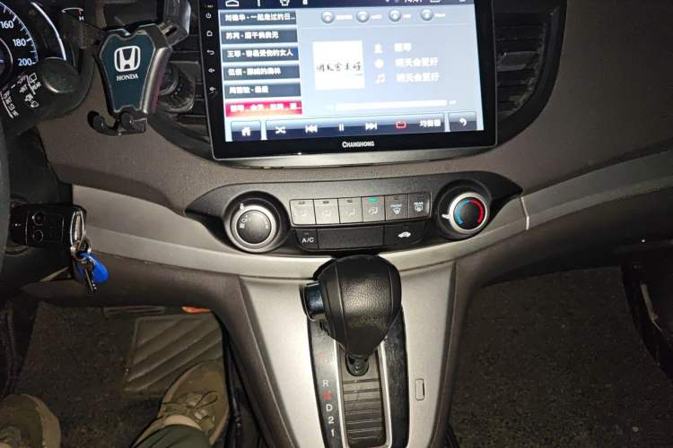 Used Honda CR-V 2012 2.0L two-wheel drive urban version Audio And AC Panel
