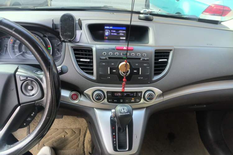 Used Honda CR-V 2012 2.4L four-wheel drive luxury version Audio And AC Panel