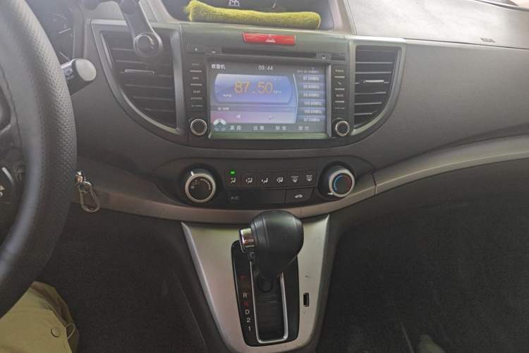Used Honda CR-V 2012 2.0L two-wheel drive urban version Audio And AC Panel